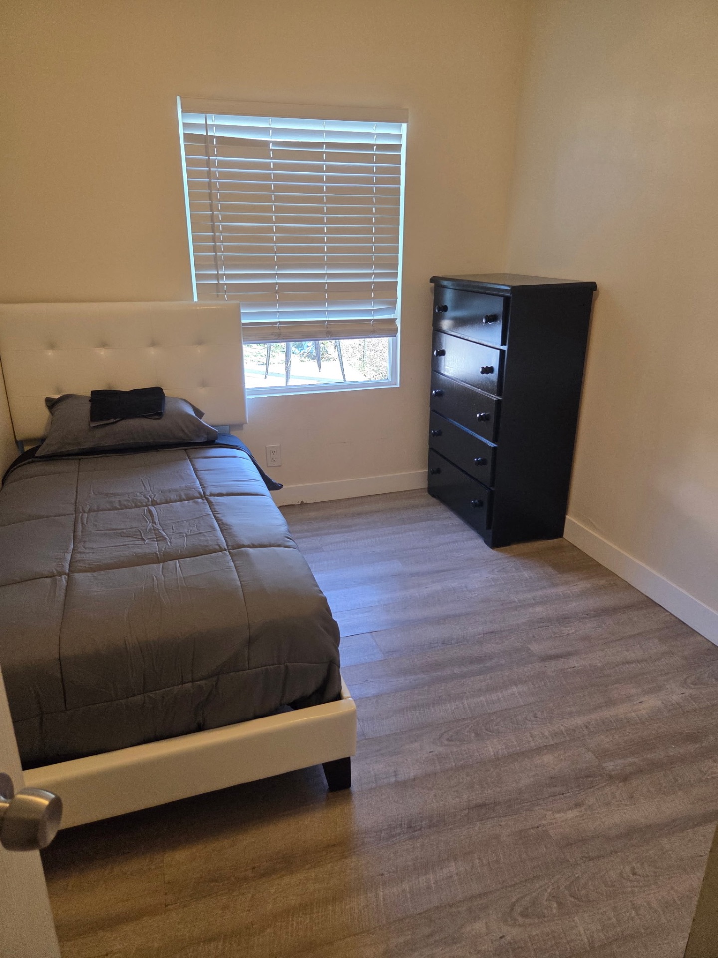 Twin bedroom